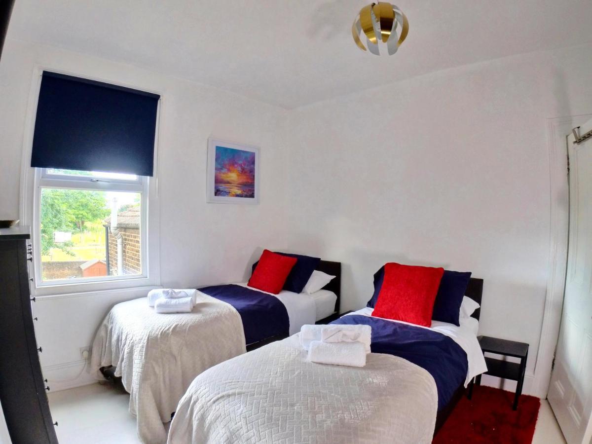 Lovely Large London Apartment Near Stratford Exteriör bild
